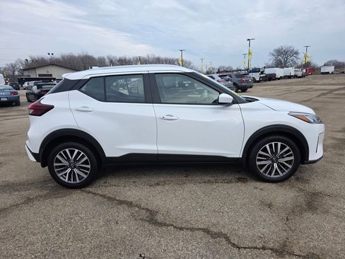 Used 2023 Nissan Kicks SV FWD image 8