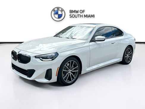 Certified 2025 BMW 230i Coupe w/ Convenience Package image 3