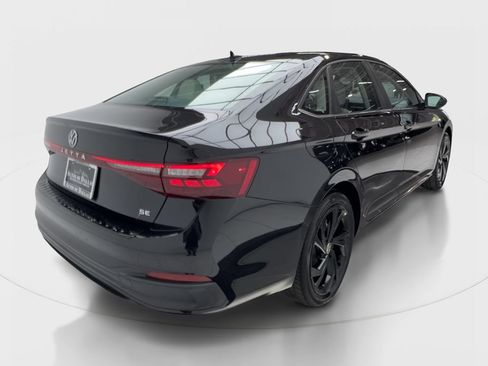 Used 2025 Volkswagen Jetta SE w/ Sunroof Package FWD image 7