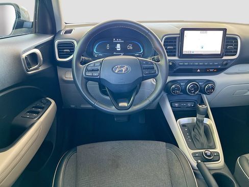 Used 2024 Hyundai Venue Limited FWD image 22