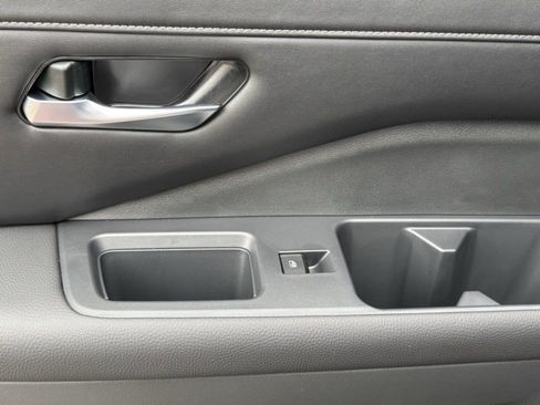 Certified 2025 Nissan Pathfinder SL w/ Cargo Package image 21