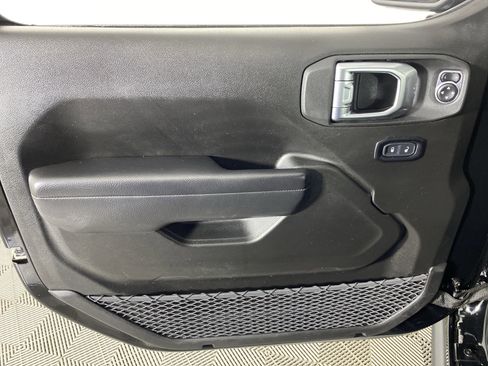 Used 2025 Jeep Wrangler Unlimited Rubicon 4xe AWD/4WD image 13