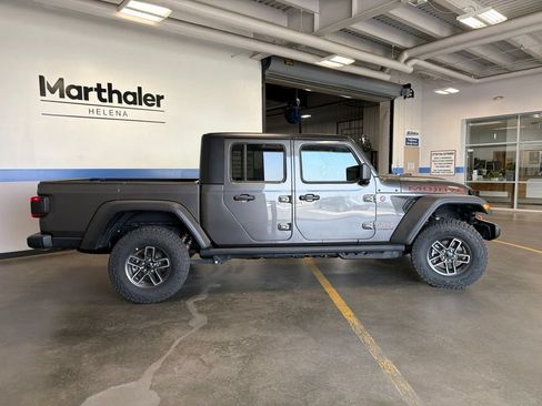 Used 2026 Jeep Gladiator Mojave AWD/4WD image 4