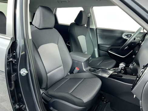 Certified 2025 Kia Soul LX w/ LX Technology Package FWD image 29