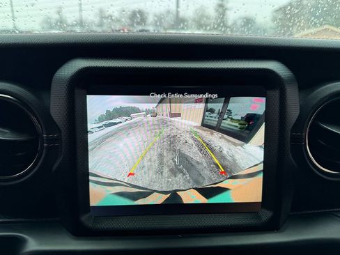 Used 2022 Jeep Wrangler Unlimited Sahara image 20