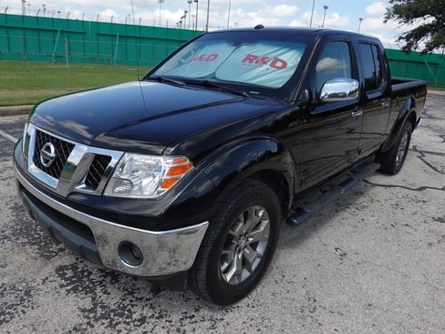Used 2014 Nissan Frontier 2WD Crew Cab Long Bed image 3