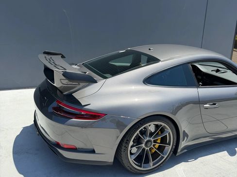 Used 2018 Porsche 911 GT3 RWD image 2