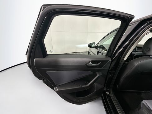 Used 2025 Volkswagen Jetta SE image 24