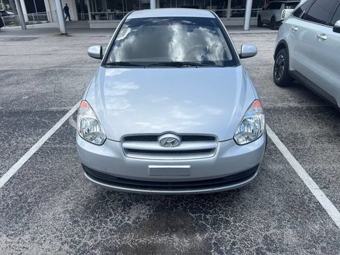 Used 2011 Hyundai Accent GS w/ Premium Pkg 3 FWD image 2