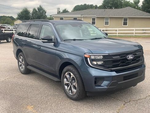 New 2027 Ford Expedition Active AWD/4WD image 3