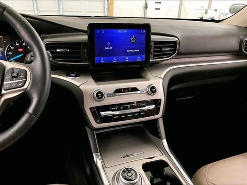 Used 2023 Ford Explorer XLT w/ Equipment Group 202A AWD/4WD image 6