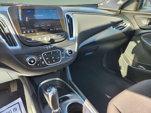 Used 2020 Chevrolet Malibu LT FWD image 11
