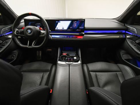 Used 2025 BMW M5 w/ Carbon Package image 13