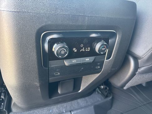 New 2026 Chevrolet Suburban LS AWD/4WD image 17