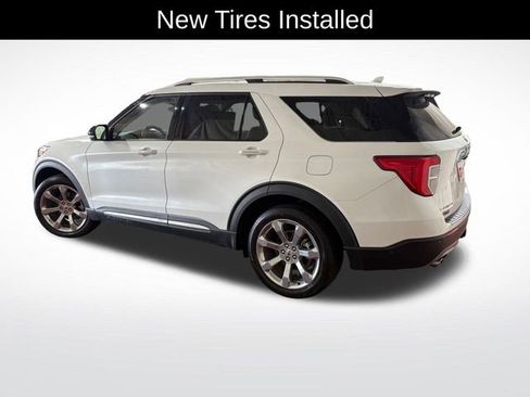Used 2020 Ford Explorer Platinum image 2