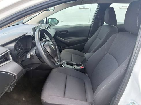 Used 2024 Toyota Corolla LE FWD image 2