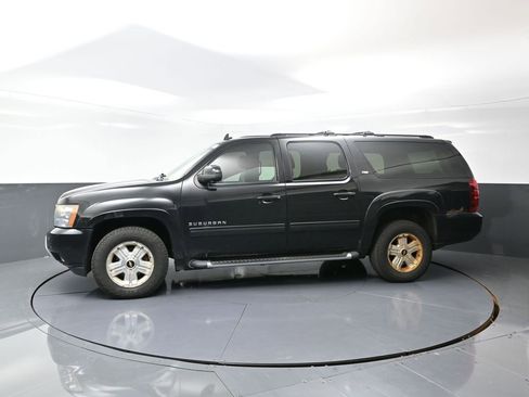 Used 2011 Chevrolet Suburban LT image 10