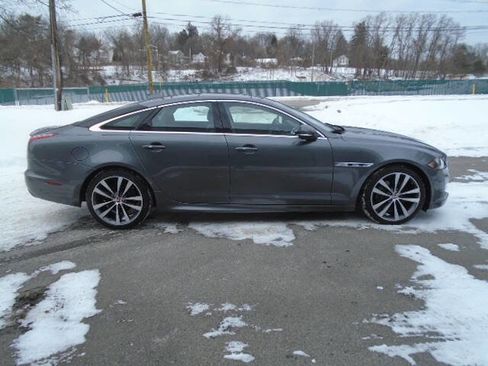 Used 2019 Jaguar XJ R-Sport image 9