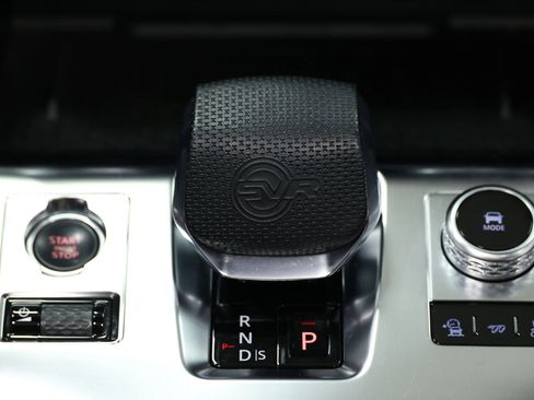 Used 2021 Jaguar F-PACE SVR image 38