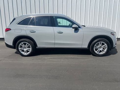 Used 2025 Mercedes-Benz GLC 300 4MATIC image 7