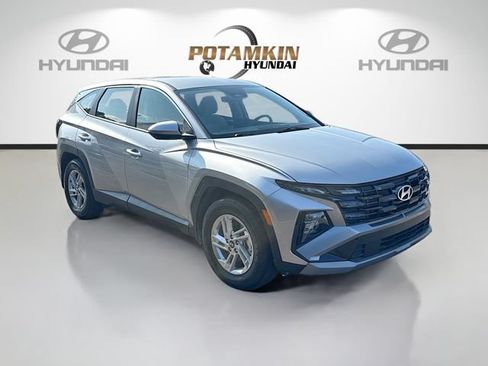 Certified 2026 Hyundai Tucson SE FWD image 3