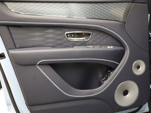 New 2025 Bentley Bentayga image 14