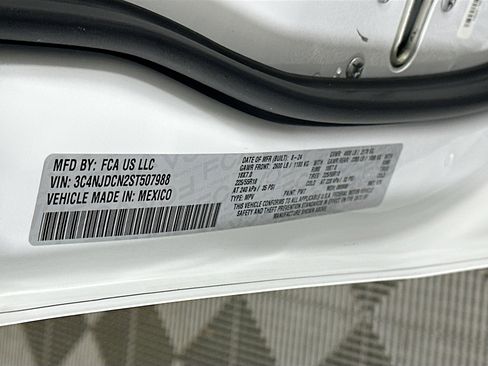 Used 2025 Jeep Compass Limited image 12