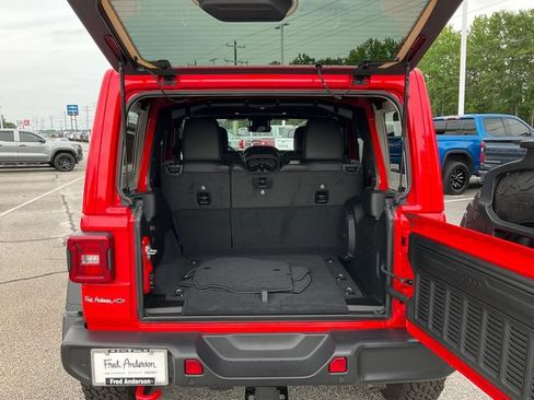 Used 2024 Jeep Wrangler Unlimited Rubicon w/ Technology Group AWD/4WD image 18
