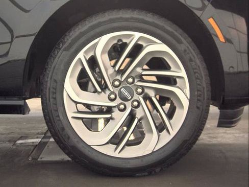Used 2025 Lincoln Navigator Reserve AWD/4WD image 8