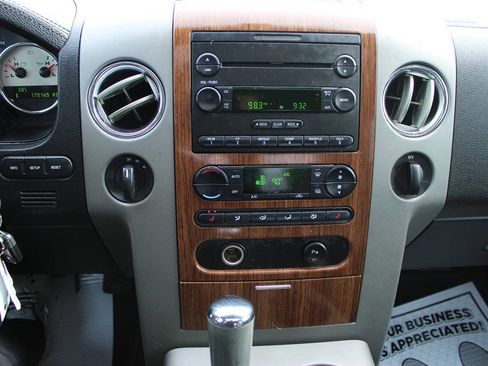 Used 2004 Ford F150 Lariat image 13