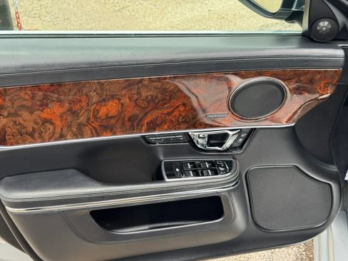 Used 2014 Jaguar XJ L Portfolio RWD image 12