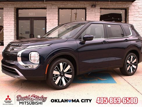 New 2025 Mitsubishi Outlander SE image 1