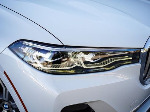 Used 2022 BMW X7 xDrive40i w/ Premium Package image 6
