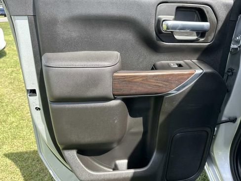 Used 2022 GMC Sierra 2500 SLT w/ SLT Convenience Package image 25