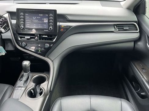 Used 2024 Toyota Camry SE image 18