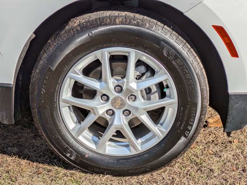 Certified 2023 Chevrolet Equinox LT FWD image 11