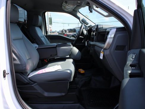 New 2025 Ford F550 XL w/ XL Chrome Package image 19