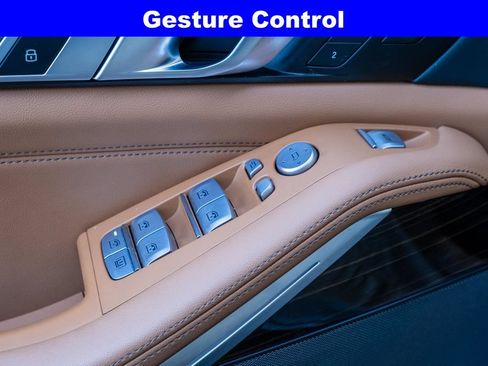 Used 2025 BMW X7 xDrive40i w/ Premium Package AWD/4WD image 14