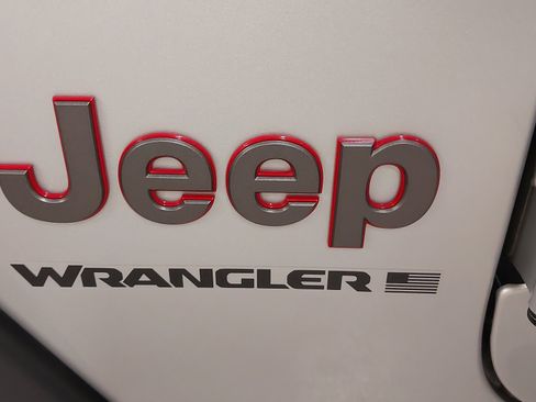 Used 2024 Jeep Wrangler Unlimited Rubicon AWD/4WD image 31