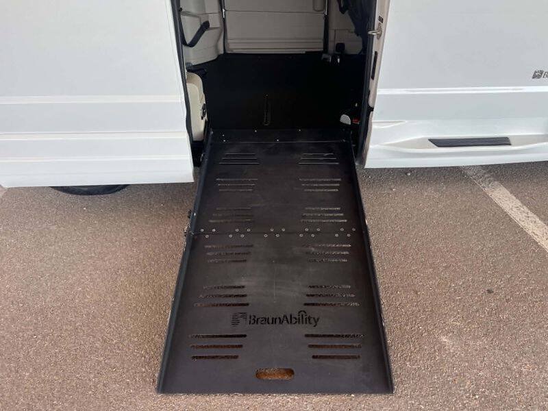 Used 2018 Dodge Grand Caravan SXT FWD image 36