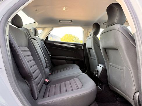 Used 2019 Ford Fusion SE FWD image 20