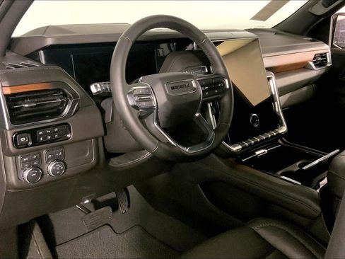 Used 2025 GMC Yukon Denali AWD/4WD image 14