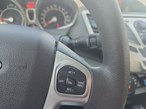 Used 2013 Ford Fiesta SE image 22