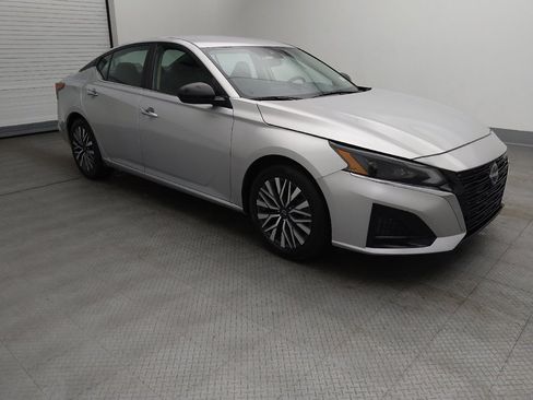 Used 2024 Nissan Altima 2.5 SV image 11