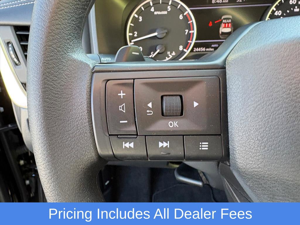 Used 2025 Nissan Rogue S AWD/4WD image 14