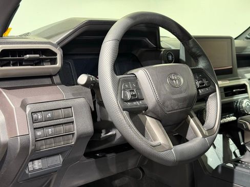 Certified 2025 Toyota Tacoma SR5 AWD/4WD image 16