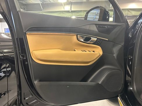 Certified 2023 Volvo XC90 T8 Ultimate w/ Protection Package Premier image 9