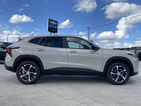 New 2026 Chevrolet Trax RS image 8