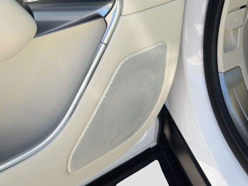 New 2025 Land Rover Range Rover SE image 17