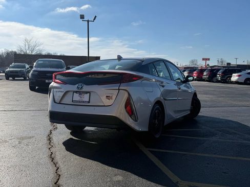 Used 2021 Toyota Prius Prime Limited image 12
